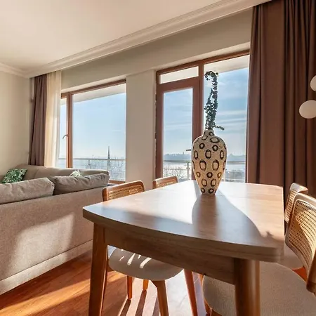 Panoramic Sea And City View Apartment