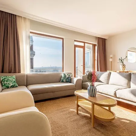 Panoramic Sea And City View Apartment