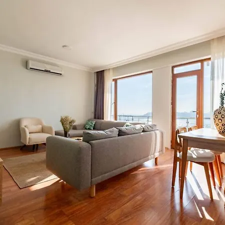 Panoramic Sea And City View Apartment